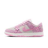 WMNS Nike Dunk Low SE Femme (Pink Rise/Pink Rise/Sail)