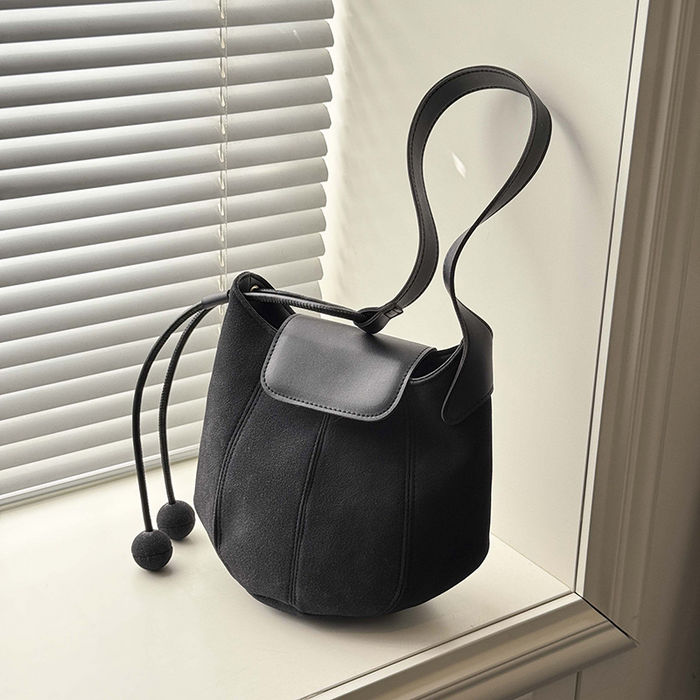 MB07760 Bucket Style Bag