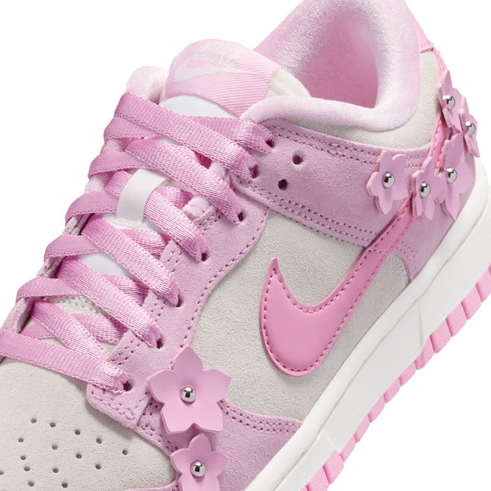 WMNS Nike Dunk Low SE Femme (Pink Rise/Pink Rise/Sail)